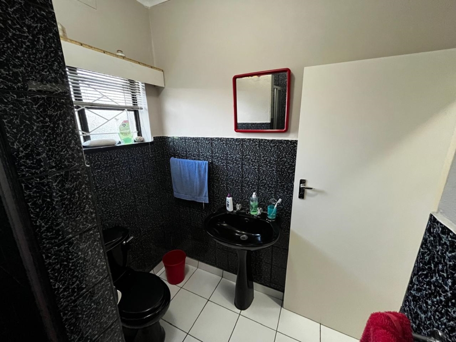 3 Bedroom Property for Sale in Rouxpark Western Cape